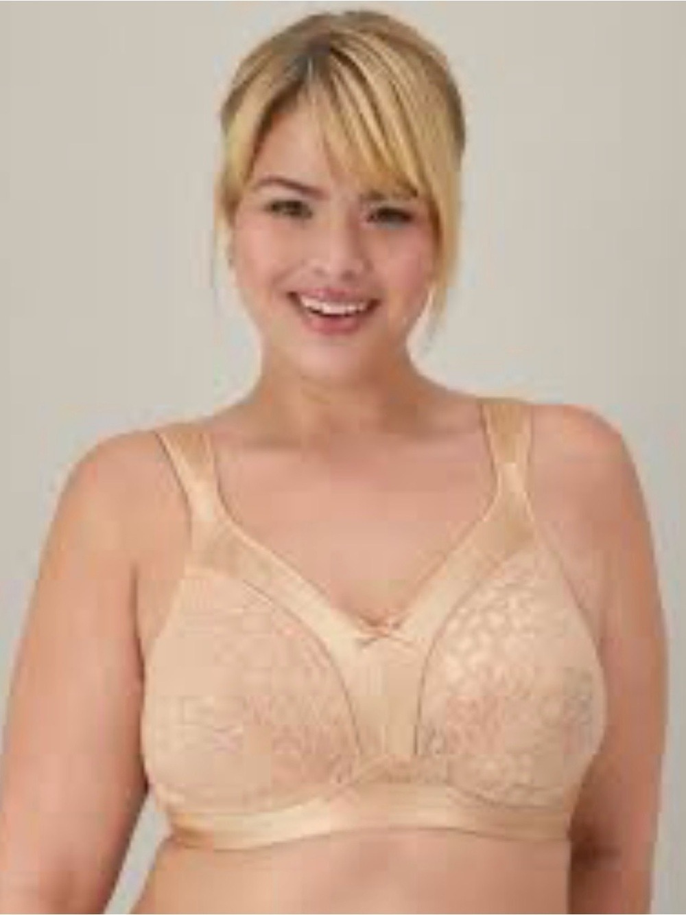 Playtex 18 Hour Lace-Cup Wireless Bra
P4125 size 44DD soft taupe